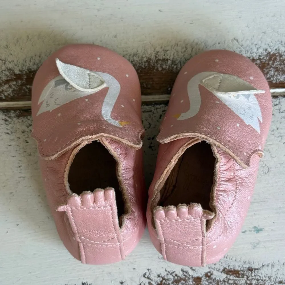 EZPZ Easy Peasy 6-12 month swan leather shoe